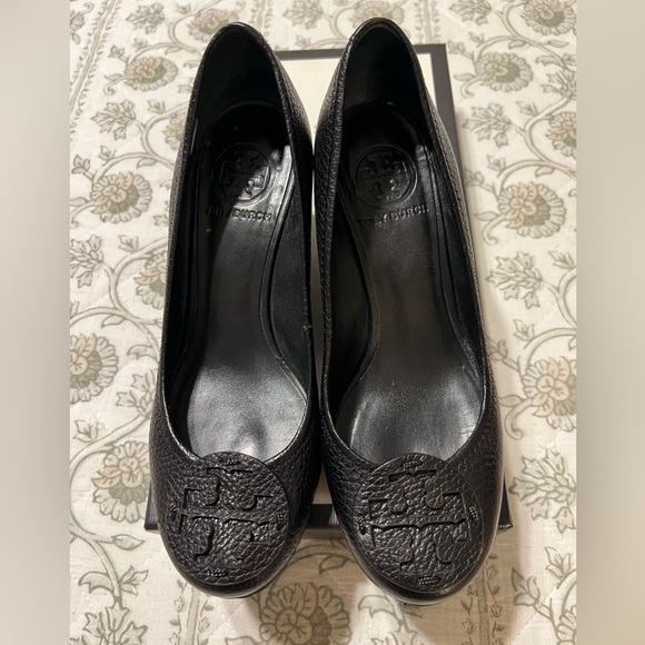 TORY BURCH SALLY WEDGE/PUMPS TUMBLED LEATHER BLACK SIZE 6 US – RETAIL $325.00 - Picture 6 of 12